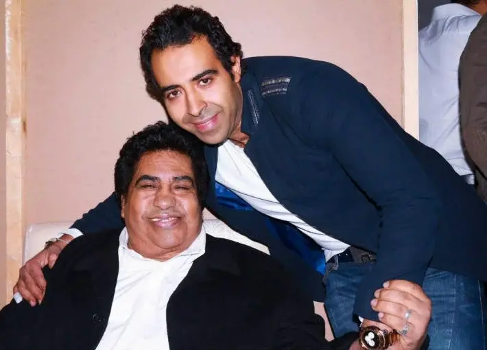 محمد عدوية أثناء غناء تتر مسلسل علي كلاي وظهور أغنية يا بنت السلطان داخل الأحداث