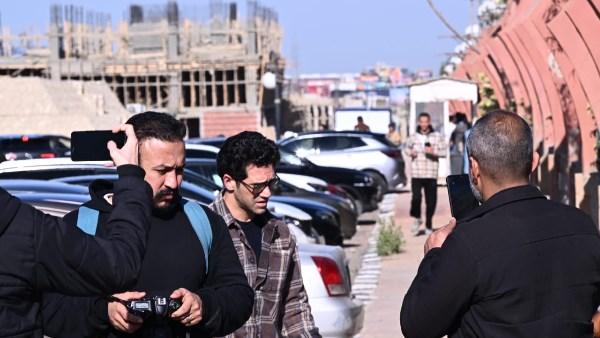 نجوم مسلسل الست موناليزا يشاركون في جنازة والد مي عمر بمسجد الشرطة