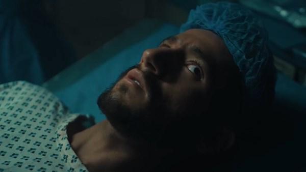 مشاهد من الحلقة التاسعة لمسلسل سوا سوا تظهر قرار أحمد مالك بالتضحية بقرنيته لإنقاذ هدى المفتي وسط أحداث درامية مؤثرة