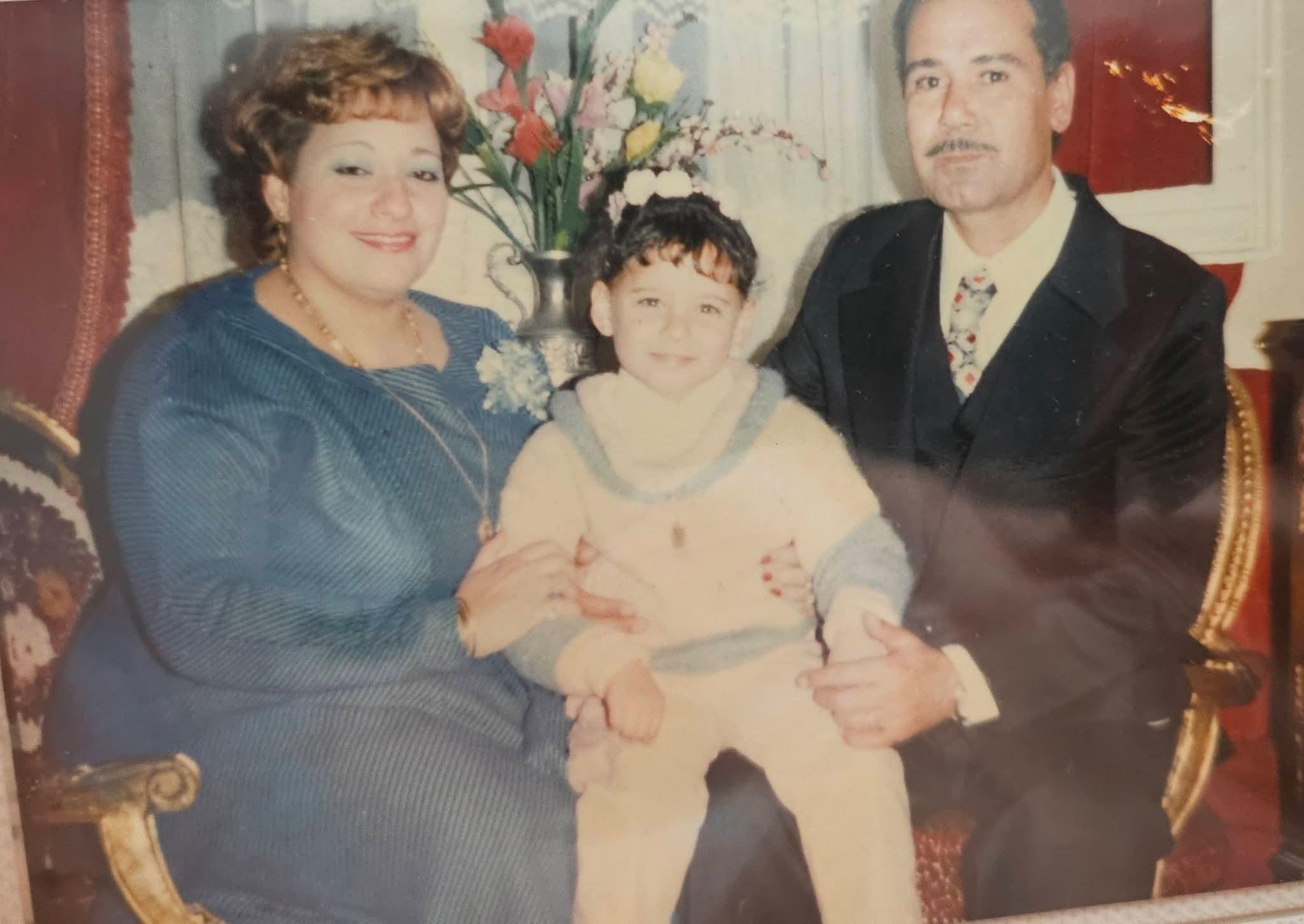 نورهان شعيب تسترجع ذكريات والدتها الراحلة من ألبومات الطفولة