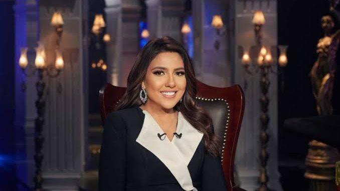 مي كساب مع فريق مسلسل "نون النسوة" تحافظ على خصوصية أبنائها بعيدًا عن الأضواء