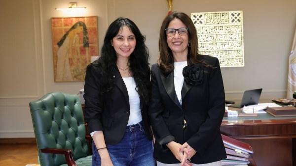 وزيرة الثقافة تلتقي نسمة عبد العزيز لمناقشة إطلاق كرنفال بهجة وبسمة لنشر الفنون في القرى والنجوع