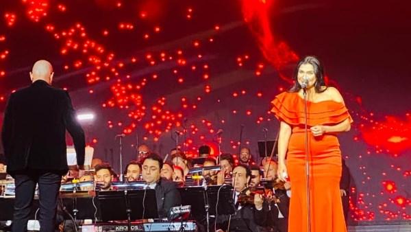 رحاب مطاوع تتألق بعباءة وردة الجزائرية وتقدم أغنياتها في ثاني ليالي عيد الحب بالأوبرا