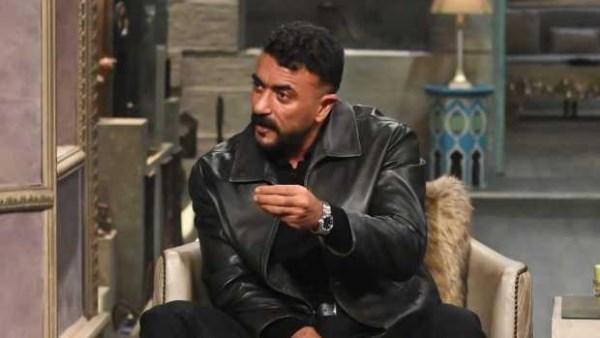 أحمد العوضي في مشهد من مسلسل علي كلاي يجسد شخصية إمبراطور المنطقة وسط أجواء درامية شعبية قوية