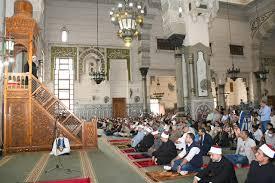 خطبة الجمعة في رمضان داخل أحد المساجد – رمضان شهر الإرادة والكرم