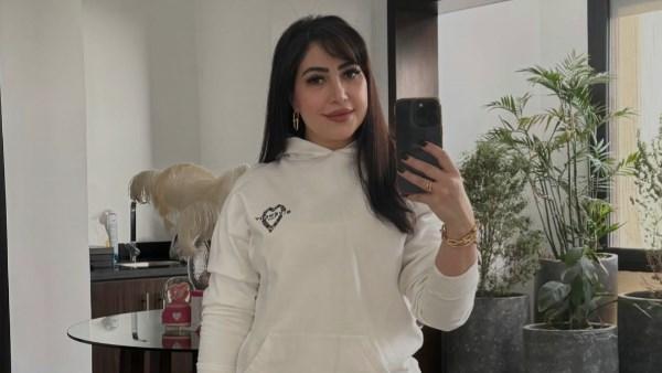 بوسي بإطلالة كاجوال جذابة على إنستجرام