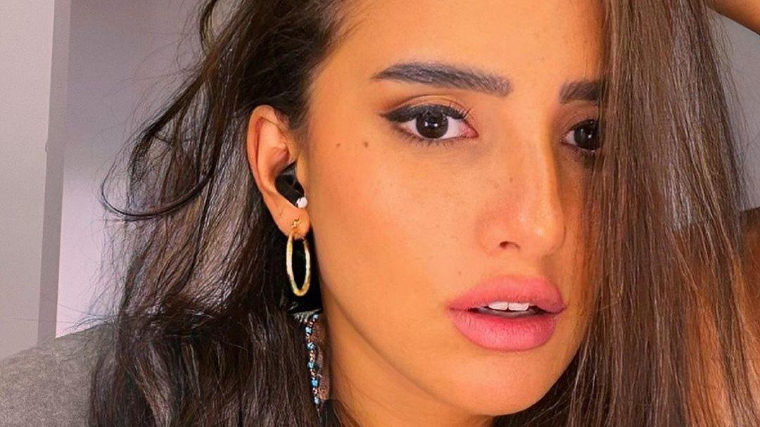 تشييع جثمان إسلام رضا شقيق الفنانة زينة وسط حضور الأسرة والأقارب في مسجد حسن الشربتلي