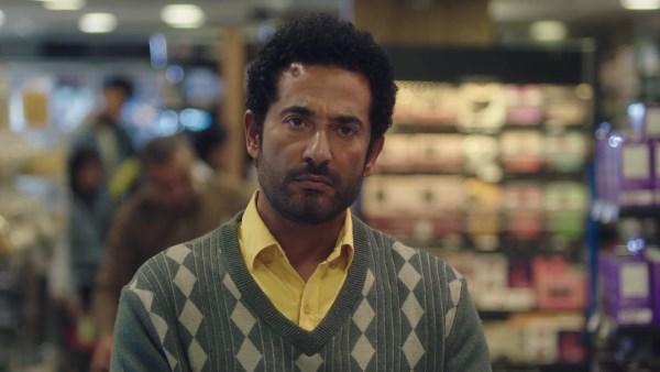 مشهد من الحلقة الثالثة لمسلسل إفراج يظهر عمرو سعد وسط تصاعد الصراع والخيانة داخل العائلة