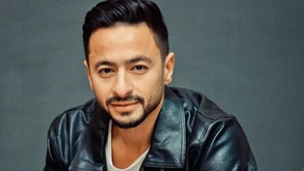 حمادة هلال يلتقط صورة ترويجية لأغنيته الرمضانية الجديدة "والله بعودة