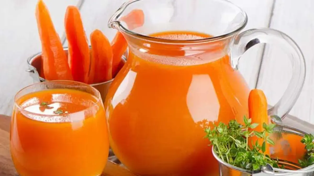 كوب عصير الجزر والبرتقال مع فوائد للحامل وصحة الجنين