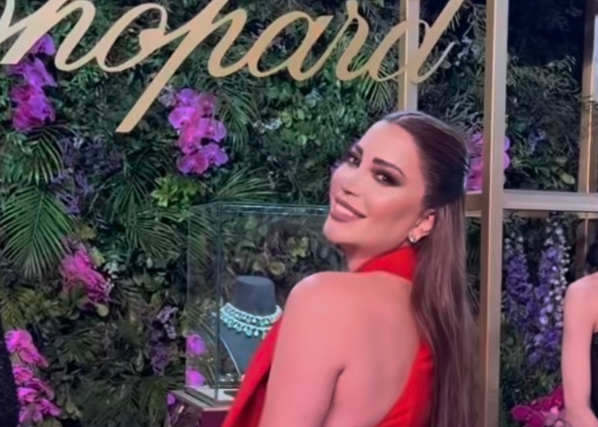 نسرين طافش بفستان أحمر ناري خلال حفل Joy Awards بالرياض