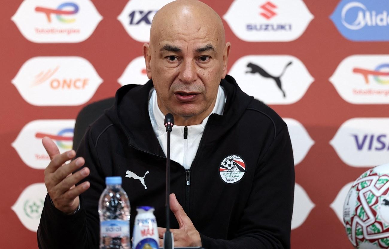 حسام حسن المدير الفني لمنتخب مصر يحتفل بتأهل الفراعنة إلى ربع نهائي كأس أمم إفريقيا 2025
