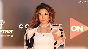 ألفت عمر في ظهور مؤثر أثناء إحيائها ذكرى وفاة والدها