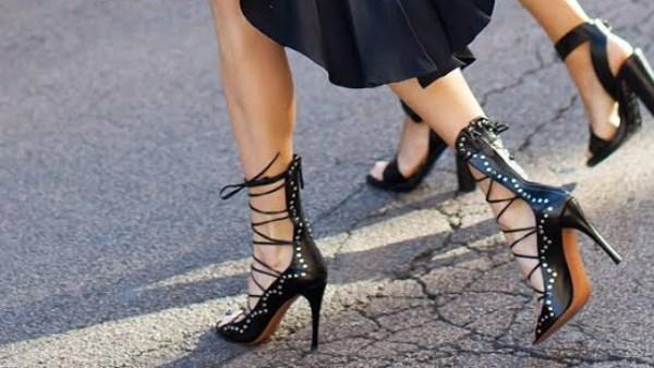 حيل تنسيق ذكية تساعد المرأة على الظهور بقوام أطول وأكثر رشاقة بدون كعب عالي