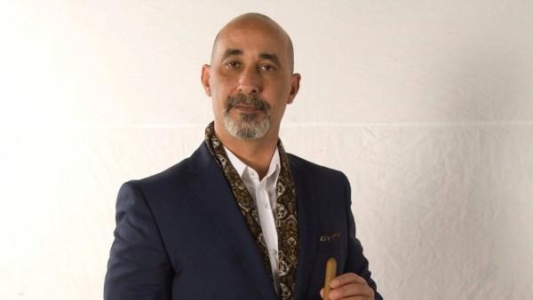 إسماعيل شرف في مشهد من مسلسل "ما تراه ليس كما يبدو"