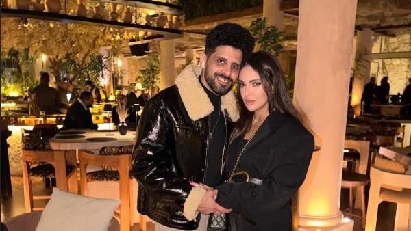 إسراء عبد الفتاح مع زوجها حمدي الميرغني في سهرة أنيقة