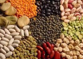 أطعمة مخزنة على الرف قد تتحول إلى خطر بعد انتهاء الصلاحية