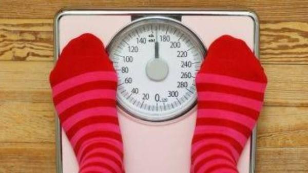 أفضل خيارات العشاء الصحي لتجنب زيادة الوزن مع تناول الطعام قبل النوم