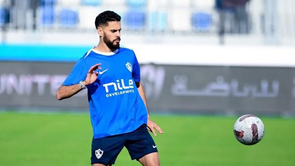 محمود بنتايج لاعب الزمالك السابق خلال تدريباته استعدادًا لاحتمال الانضمام إلى بيراميدز