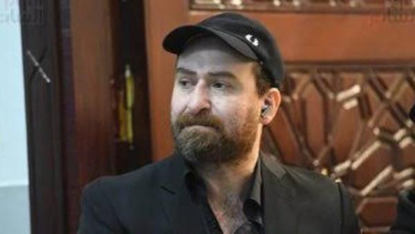 نضال الشافعي أثناء إعلان وفاة والدته وصلاة الجنازة