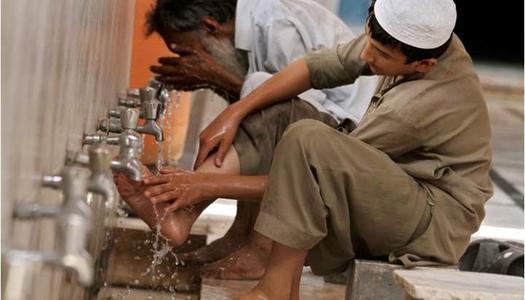 خطوات الوضوء الصحيحة للصلاة مع فرائضه وسننه