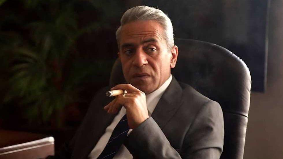 صبري فواز يسخر على فيسبوك وزيارة أنجلينا جولي لمخازن الهلال الأحمر في العريش