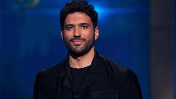 حسن الرداد يوضح حقيقة انتشار صور قديمة لفنانين مع المنتخب المصري