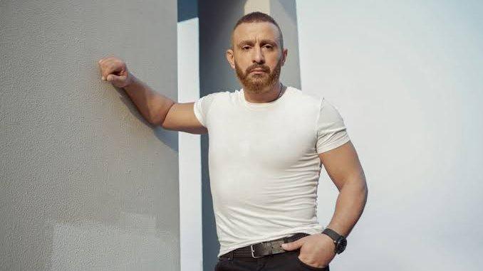 أحمد السقا خلال ظهوره الإعلامي في برنامج "واحد من الناس" قبل إعلان اعتزاله السوشيال ميديا