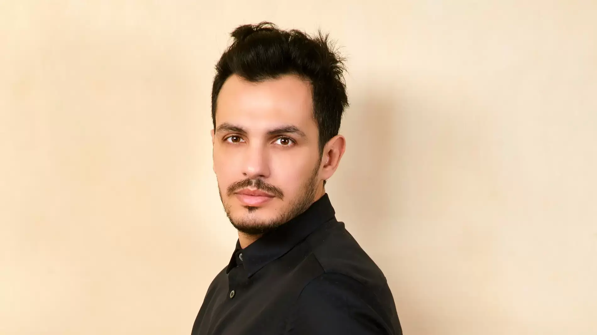 أحمد إبراهيم يعلن وفاة والده ويشارك موعد ومكان العزاء