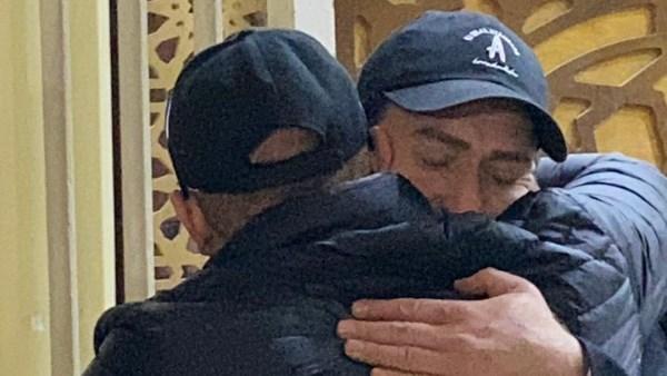 أحمد السقا يقرأ القرآن في عزاء والدة نضال الشافعي