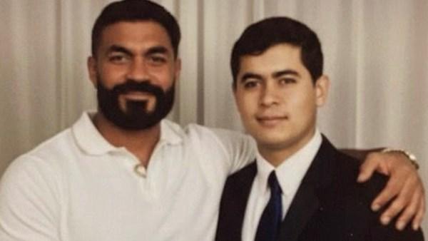 خالد سليم مع والده الراحل في صورة مؤثرة بتقنية الذكاء الاصطناعي