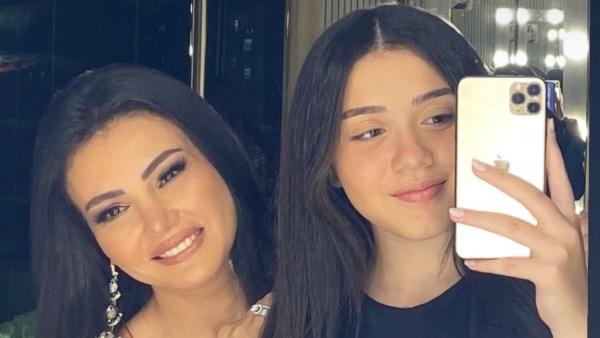دينا فؤاد وابنتها زينة في أحدث ظهور لهما بإطلالة أنيقة وفستان أخضر