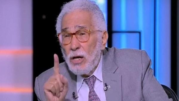 أحمد نجل الفنان عبد الرحمن أبو زهرة أثناء تصريحاته الإعلامية عن حالة والده الصحية والحجز على حسابه البنكي