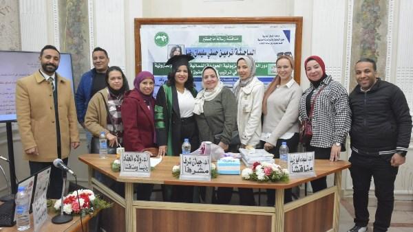 الكاتبة الصحفية نرمين سليمان خلال مناقشة رسالة الماجستير عن حقوق المرأة في الإعلام