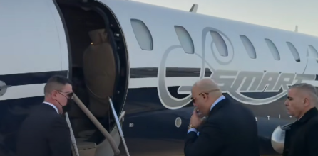 المحامي أحمد حمد يتطوع للدفاع عن مصوري فيديو طائرة أشرف نبيل