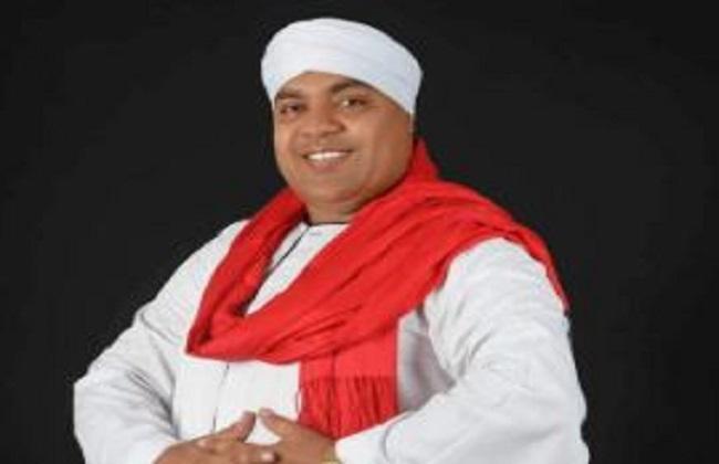المطرب عمرو أبو زيد في إحدى حفلاته الشعبية