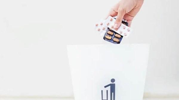 عبوة أدوية مع تاريخ انتهاء الصلاحية وتحذير من استخدام الأدوية المنتهية