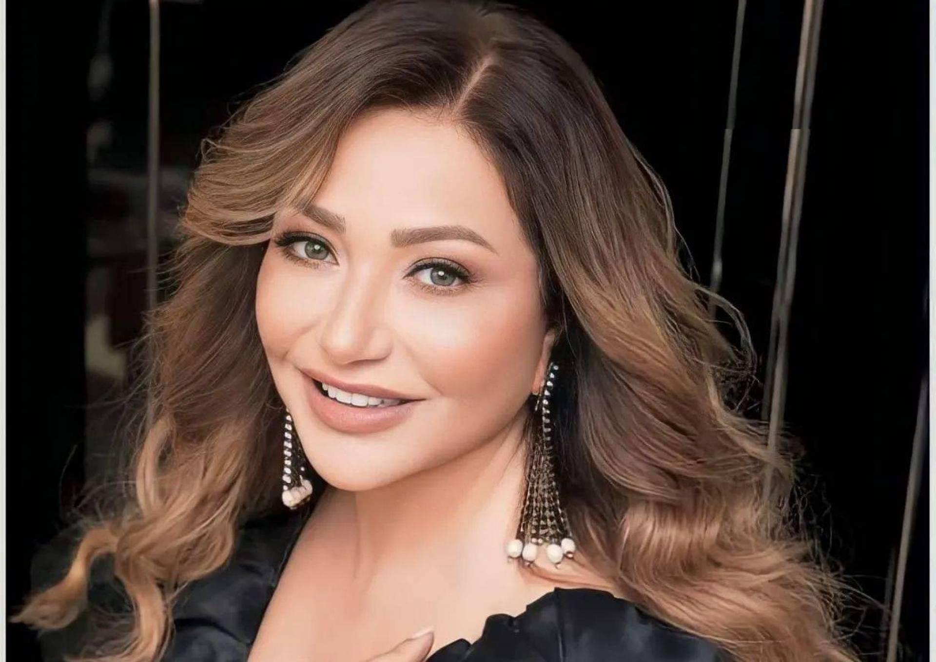 ليلى علوي تلتقط صورة مع فاروق حسني وتوجه له رسالة تقدير عبر إنستجرام