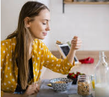 نصائح صحية لعام 2026 لتحسين النوم والتغذية والنشاط البدني