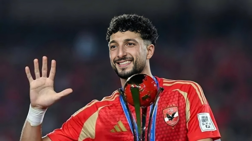 وسام أبو علي في اجتماع بمقر النادي الأهلي