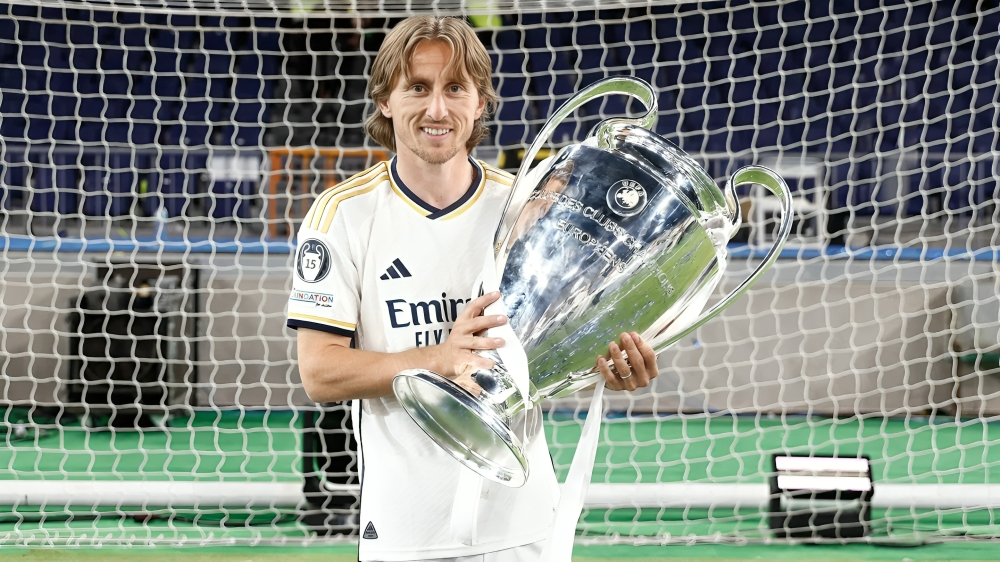 لوكا مودريتش لاعب ميلان الجديد
