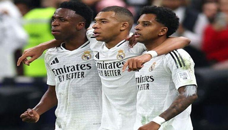 رودريجو جوس بقميص ريال مدريد خلال إحدى المباريات