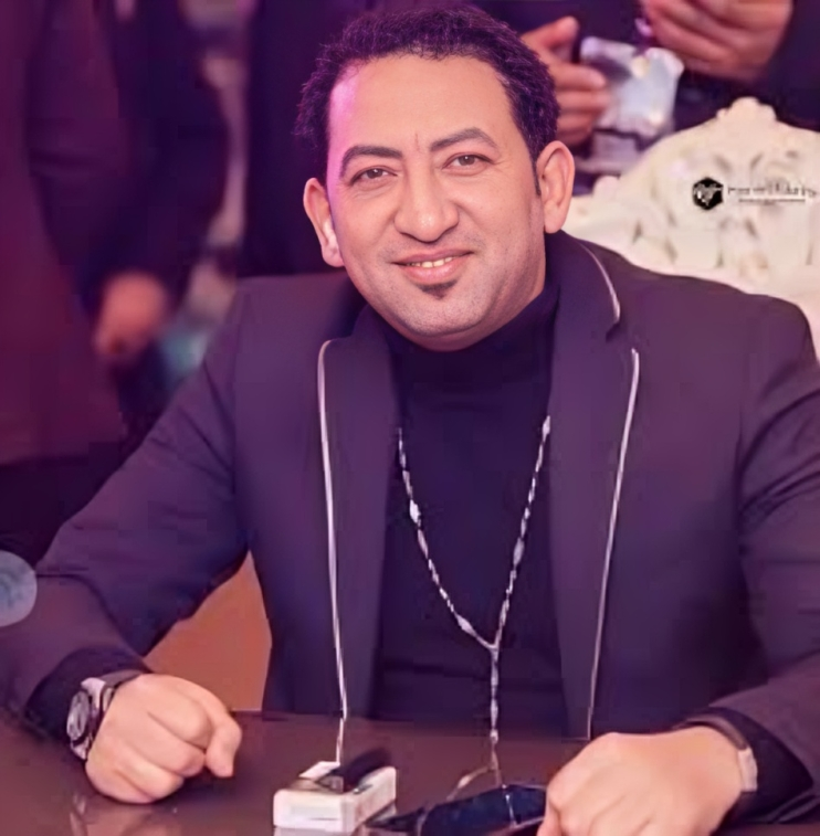 شحتة كاريكا يعلن حذف أغاني أحمد عامر