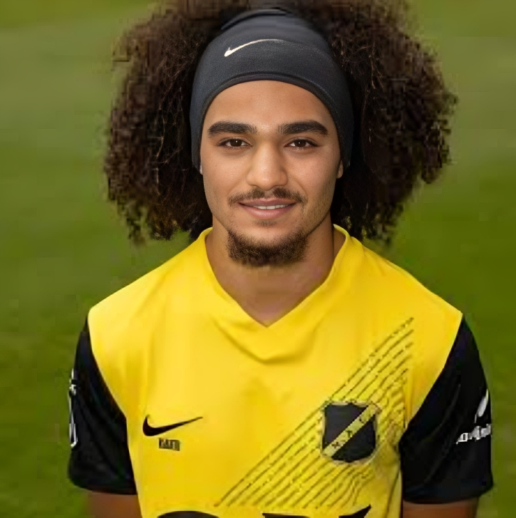 اللاعب الفلسطيني آدم كايد بعد توقيعه لنادي الزمالك