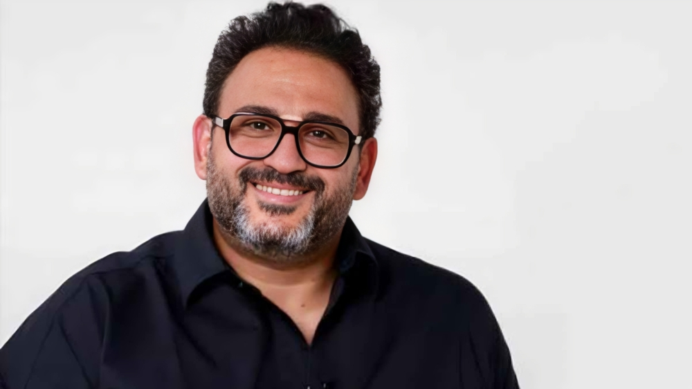 أكرم حسني يستعد لطرح أغنية "قررنا نحن الآتي" عبر يوتيوب.