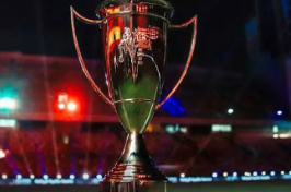 لاعبو الأهلي والزمالك خلال مواجهة سابقة في بطولة السوبر المصري