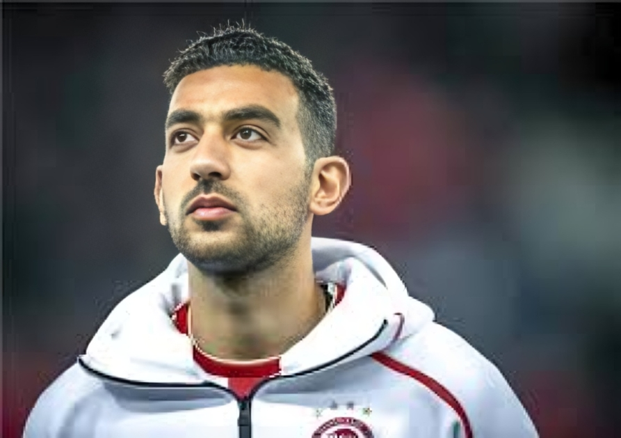 أحمد حسن كوكا بقميص المنتخب المصري في إحدى المباريات