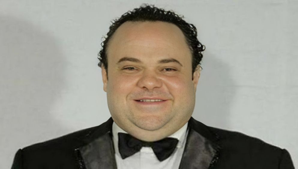 مدحت تيخا ينعى شقيقته ويتحدث عن أزمة مسلسل قلع الحجر 2