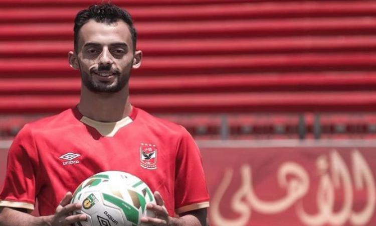 أحمد عبدالقادر بقميص الأهلي في إحدى المباريات