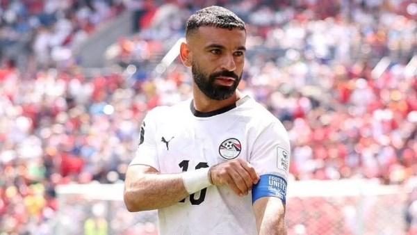 محمد صلاح ورامي عباس وسط تكهنات انتقال قائد منتخب مصر إلى فناربخشة التركي.